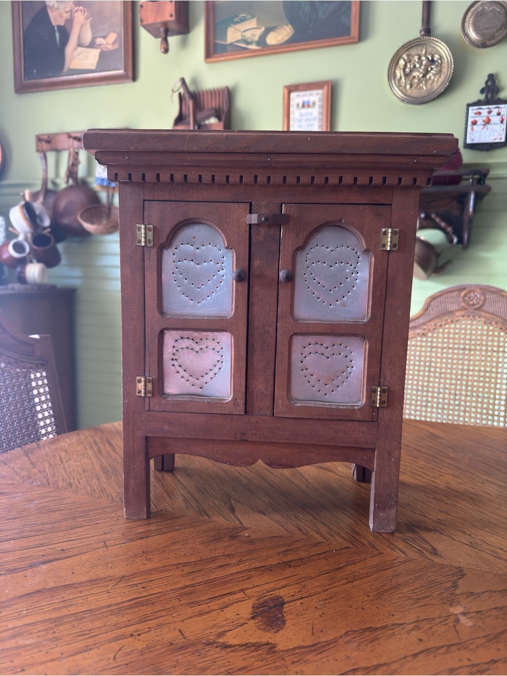 Vintage 80s Wooden Curio Cabinet/Trinket